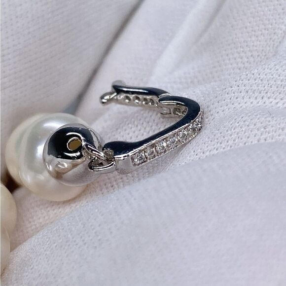 Majorica Pearl-Strand Necklace with Crystal Embellished Clasp - Picture 9 of 10